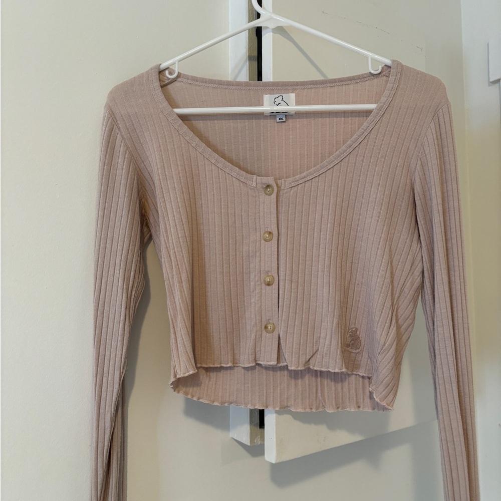 Stylish Ribbed Button-Up Crop Top - Cream